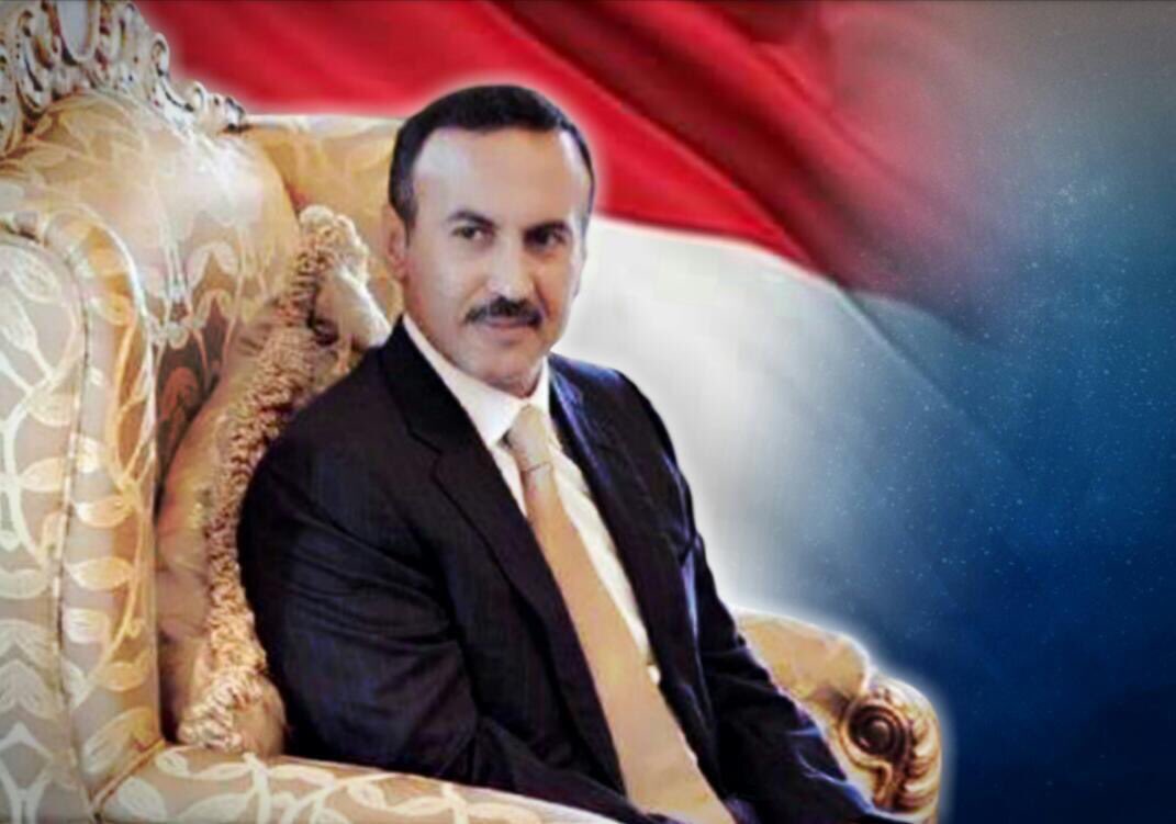 yemenaatS_'s tweet photo. منذ اقالة احمد علي من قيادة الحرس الجمهوري تحول الى مواطن مدني لا علاقة له بأي نشاط عسكري ولم تتلطخ يده بدماء الابرياء 
فرض العقوبات عليه يعد انتهاك صارخ لابسط حقوق الانسان

ارفعوا العقوبات عن المواطن أحمد علي
#كلنا_السفير_احمد_علي 
#All_Of_Us_Ahmed_Ali https://t.co/a6HV57mi6c