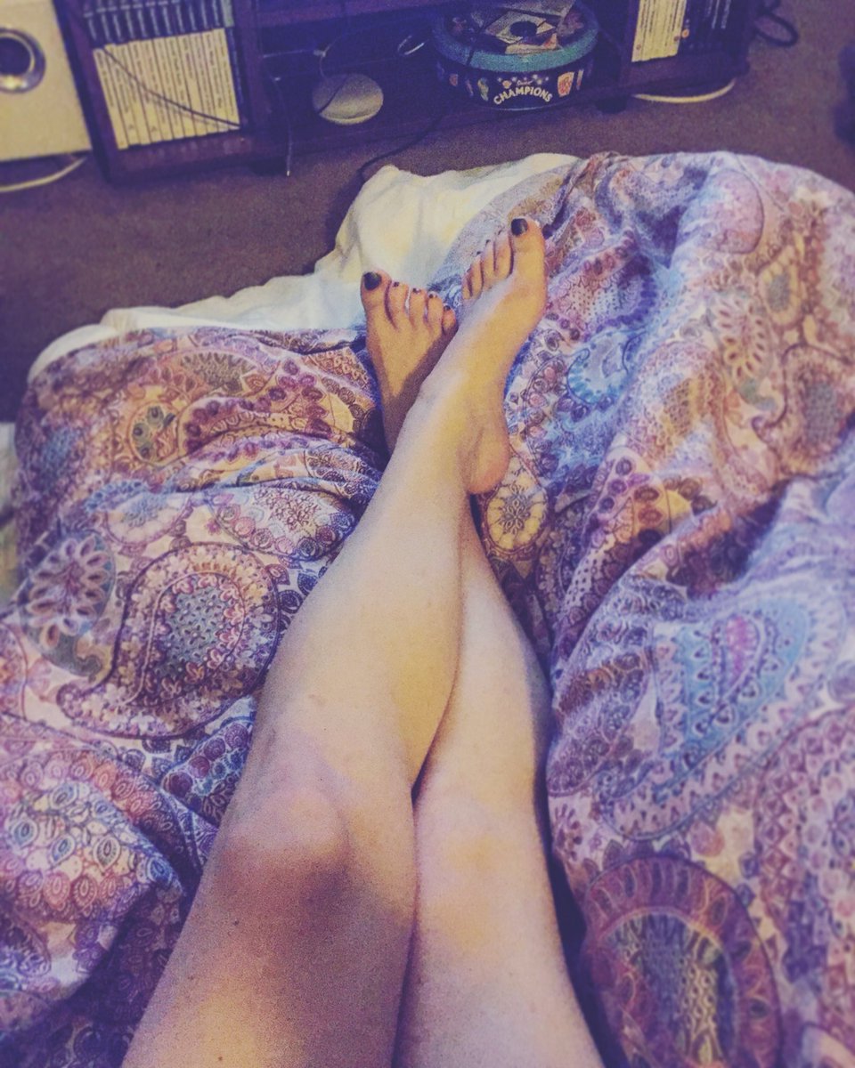 PNixx89's tweet photo. Cosy and sexy, all snuggled up in my warm, feather duvet 💕 #footfetish #myfeet #barefeet #pedicure #footfetishcommunity #footmodel https://t.co/jkcSjBryh6