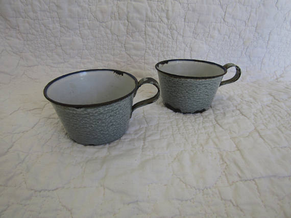 rarefinds4u's tweet photo. 2 Vintage Enamel Mugs not perfect #EnamelMugs #vintage #VintageEnamel #enamel #mugs #VintageMugs #MetalMugs #kitchen #PairOfMugs #ShelfItem
$10.95
➤ https://t.co/Bbfqx0tXBk
via @outfy https://t.co/7cAntix3mN