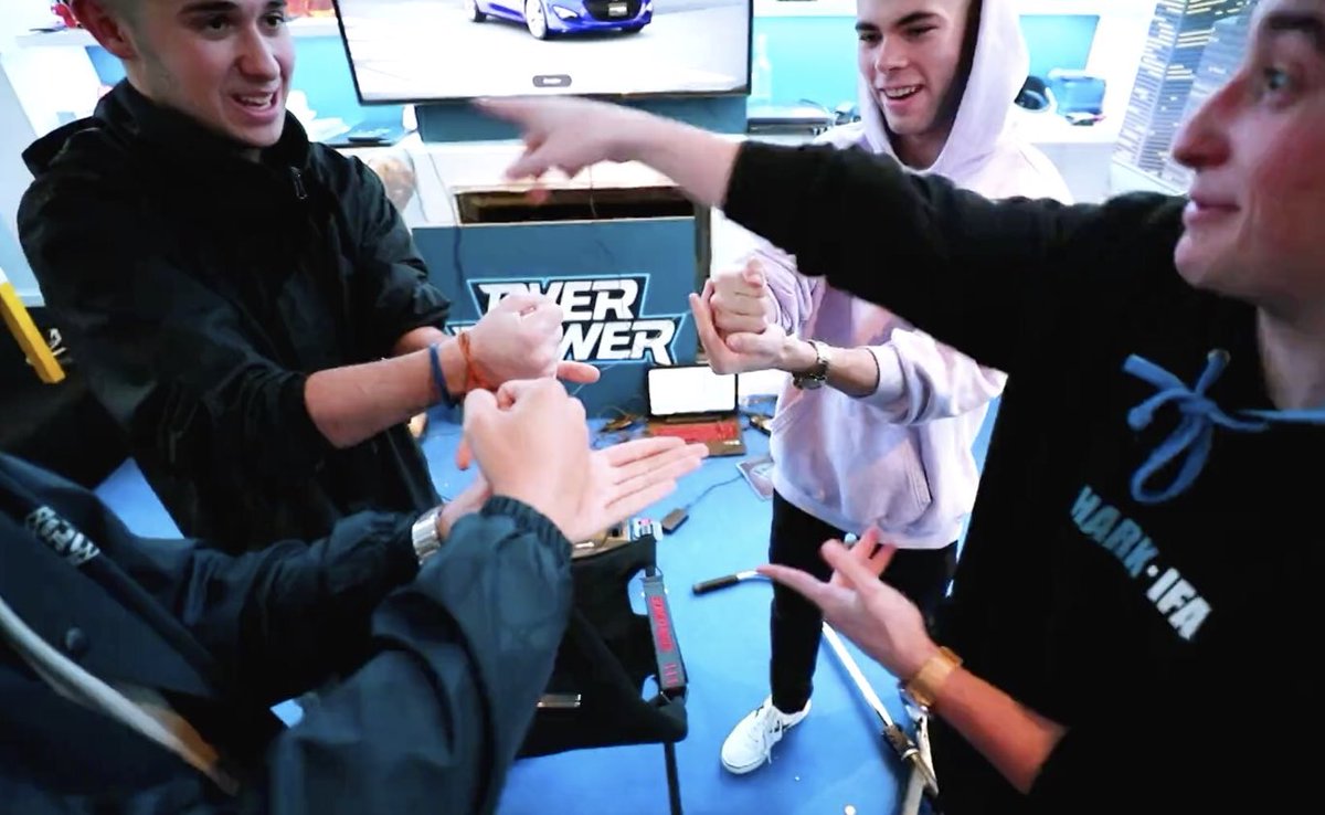 OverPowerOOX's tweet photo. 🚘 NUEVO VÍDEO 🚘

¿Creéis que conducen bien estos chicos?

🚨 https://t.co/Cis3FxSiOv 🚨 https://t.co/Wx1Zk8Lo3Q