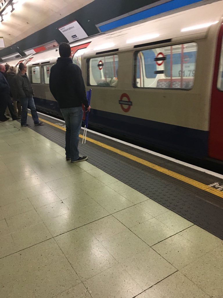 Footyaddict_LFC's tweet image. Literally plastic flags everywhere #Chelsea #plasticflags #plasticfans