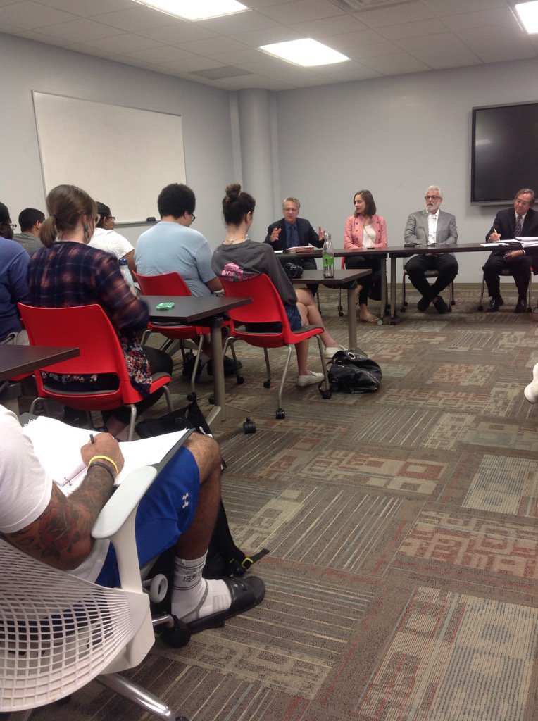 fitevanslibrary's tweet photo. Debating #FirstAmendment #Event #FloridaToday #FITCrimson #FreeSpeech #FloridaTech #EvansLibrary https://t.co/imha1MlItf