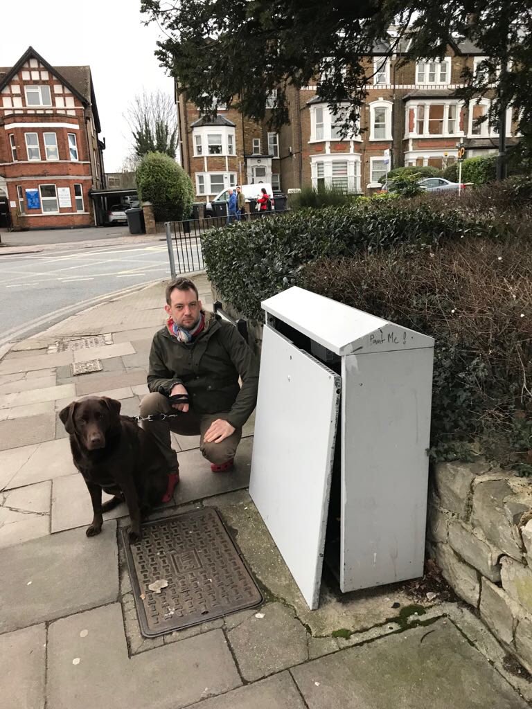 Londonn17Justin's tweet photo. After 3 calls to 3 different numbers (and an email!), this broken and potentially dangerous steeet cabinet on #PagesLane #N10 should now be fixed. #FortisGreen #LibDemAction #Haringey @HaringeyLibDems @FocusOnFortis @theMHFGA @Muswellife @BroadwayHamHigh @SakinaChenot @viv_ross https://t.co/k2WHYygFmz