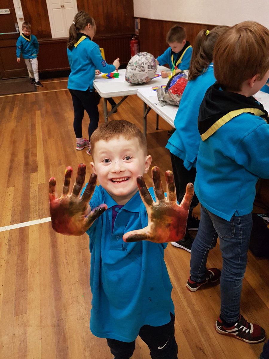 Painting our hot air balloons <a href="/HunsdonBeavers/">Hunsdon Beavers</a> <a href="/HunsdonVillage/">Hunsdon Village News</a>