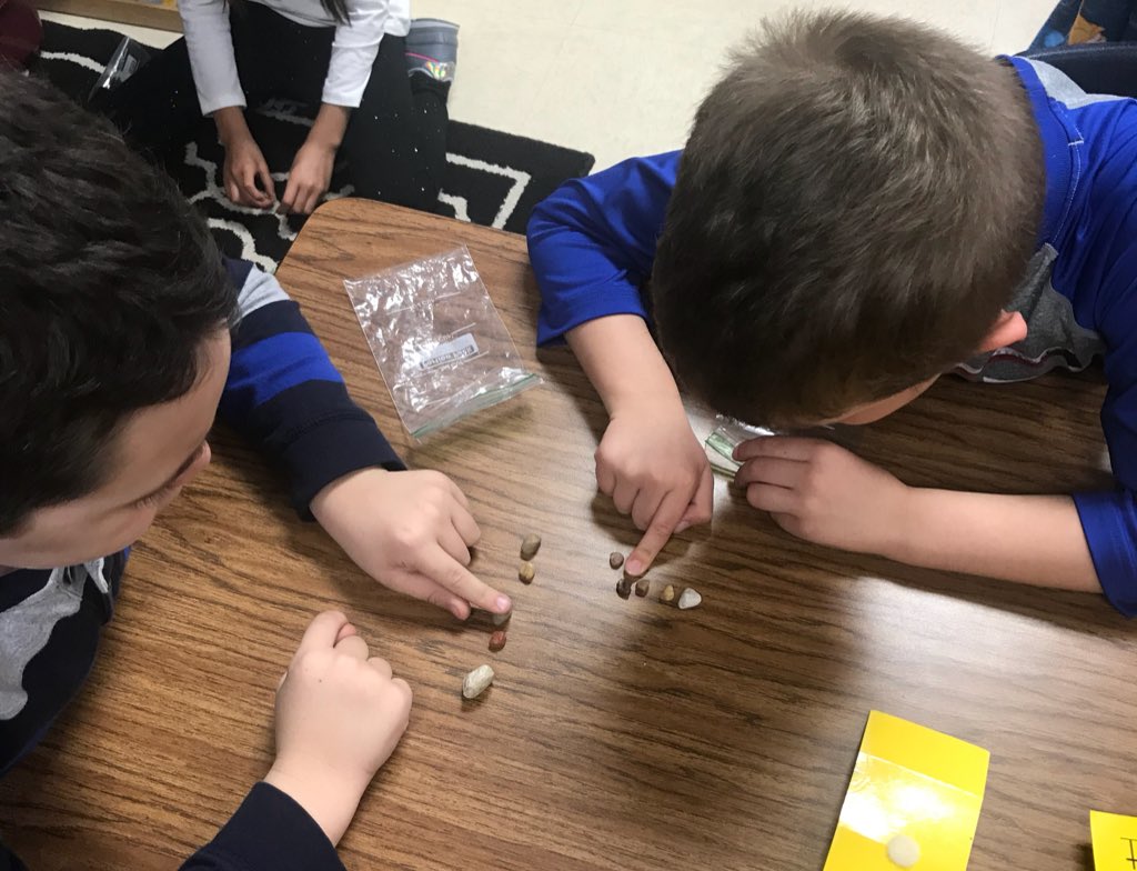 MrsKeensClass's tweet photo. “Guess my rock!” Identifying properties of our partner’s mystery rock. @WoodwayElem #1midwayscience https://t.co/W4KQUSLxz9