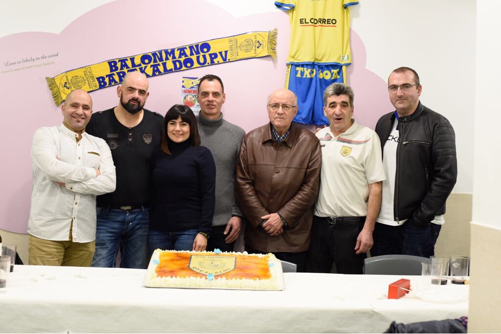 LArrandi's tweet photo. Agradecer al @CBBarakaldo el trato dispensado durante la cena homenaje de este fin de semana  #juntosSomosMasFuertes https://t.co/z6eUIQI6eT