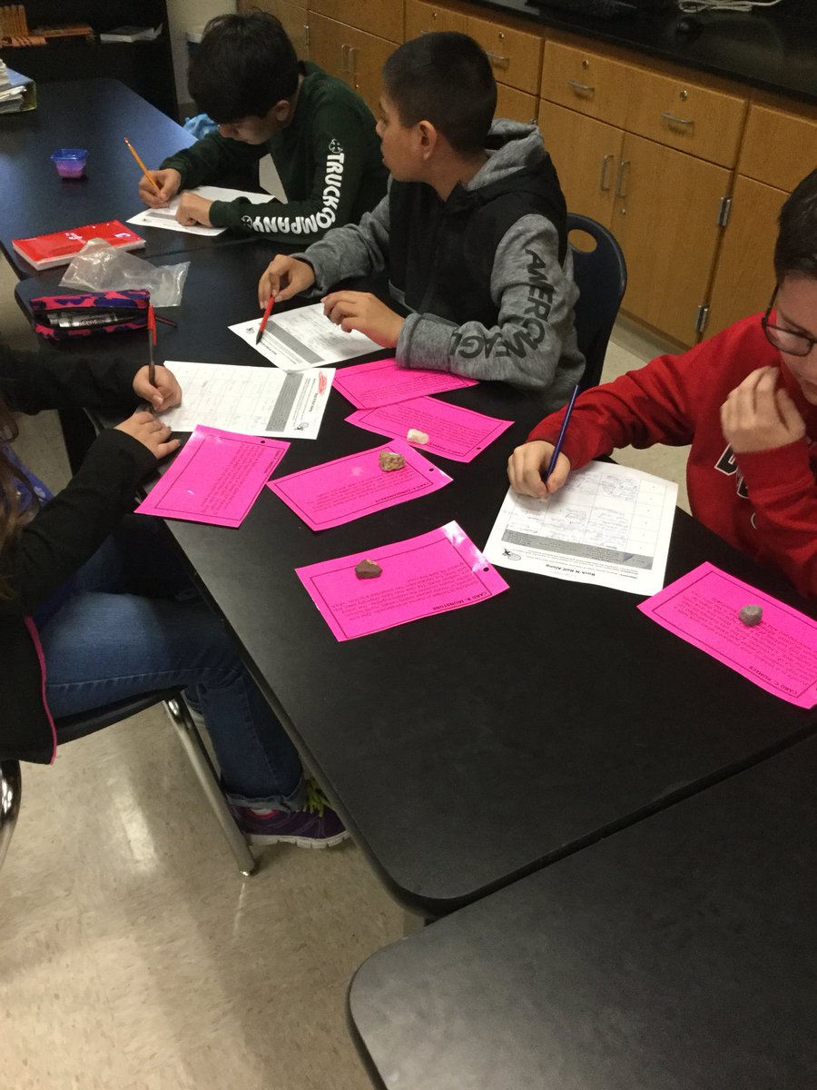 MrsJordanSci6's tweet photo. Identifying rocks! @NISDSecScience #sedimentary #metamorphic #igneous #rockcycle #StevensonMS https://t.co/4BducmFzby