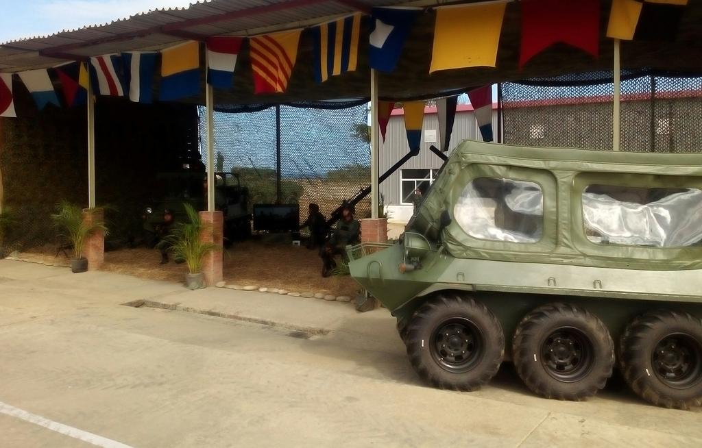Vehículos logísticos del Ejército Bolivariano DWgDNmBXUAAgh_k