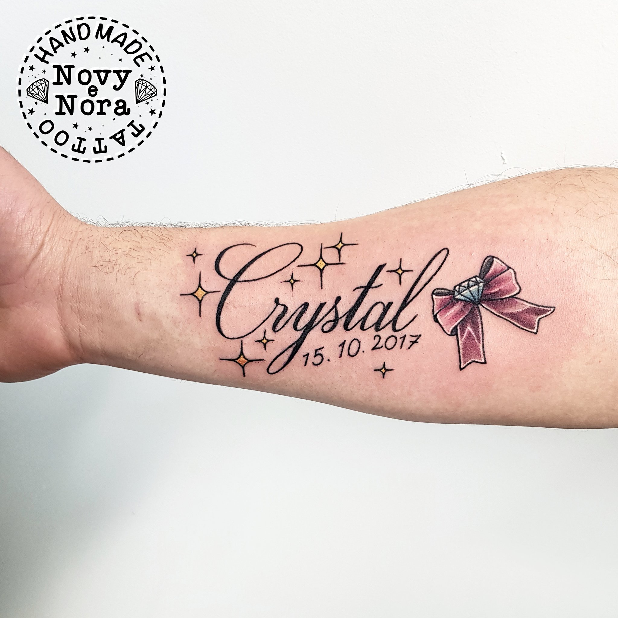 Novytattoo Handmade on X: "Crystal #baby #babytattoo #familytattoo #family #famiglia #handmadetattoostudio #carpi #tattoo #bow #bowtattoo #traditionalart #traditionaltattoo #diamond # # #crystal https://t.co/pUltTo2SLd" / X