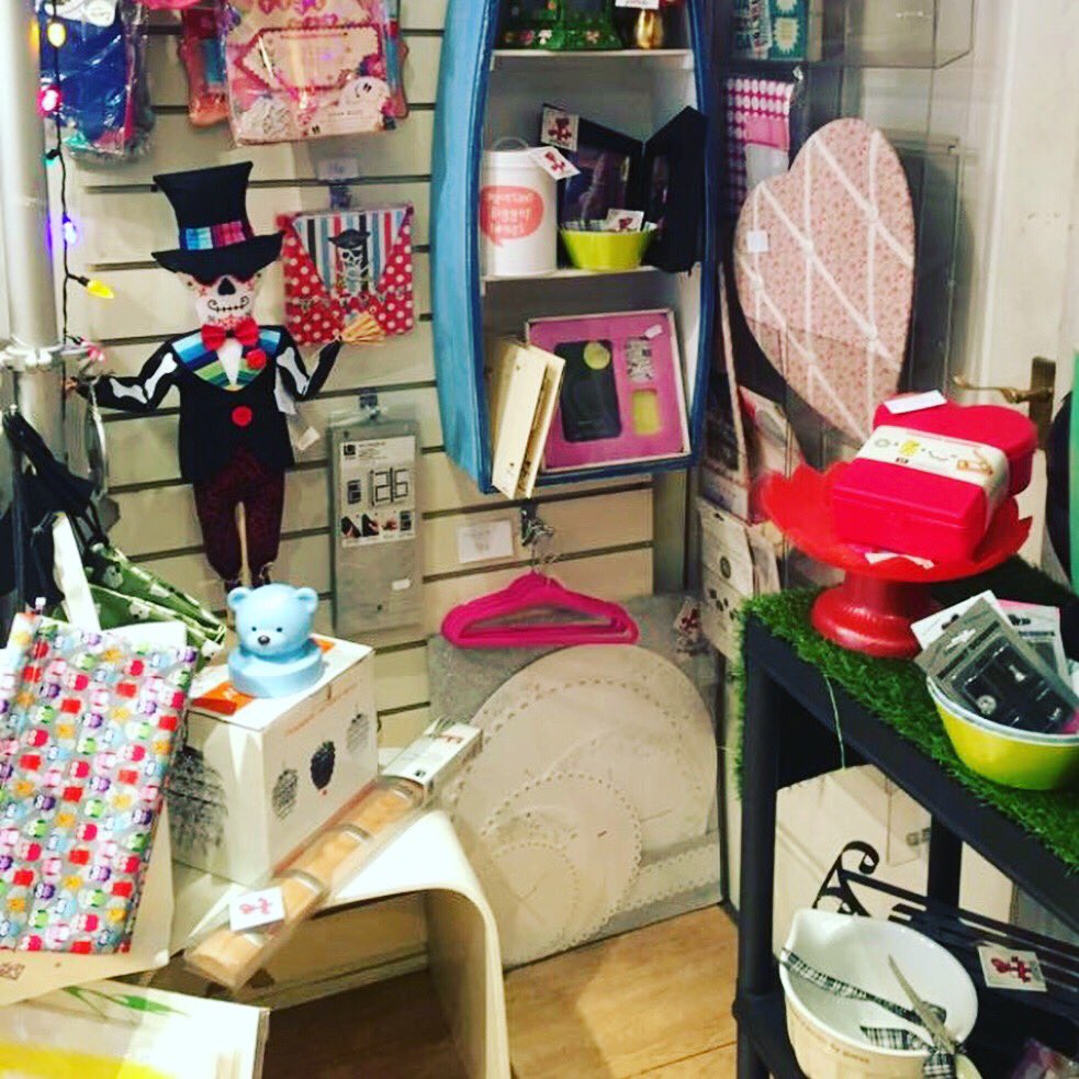 PRESENTSHOP's tweet photo. We’ve been having a bit of a Spring Clean over the past few days ☀️ As a result we now have a lovely corner of some ex-stock and display pieces 😊 We’ll be adding new bits and bobs daily to make way for new goodies, so pop in for a rummage next time you’re passing! 🎁 https://t.co/1zMYK0F6qL