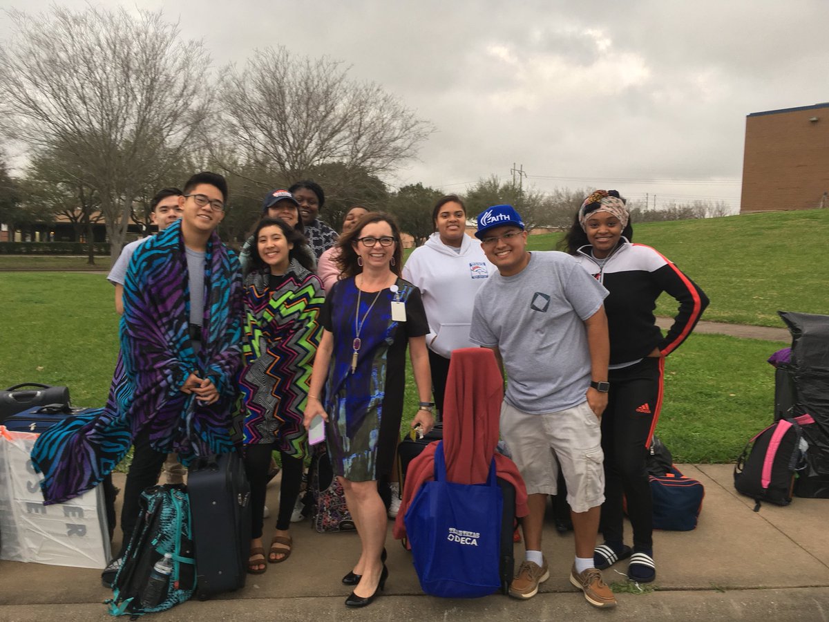 BHS DECA finest students are heading off to Dallas to represent <a href="/TexasDECA/">Texas DECA</a> SCDC wish us luck cause we are bring the gold 🏆<a href="/BHS_Broncos/">George Bush High School</a>