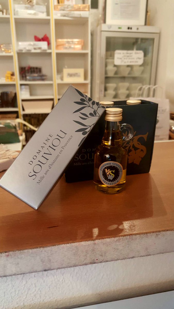 découvrez notre nouveau produit dans notre magasin...une délicieuse huile du Domaine Souviou! #domainesouviou #huile #produitlocal #produitduterroir #var #douceurprovencale #adegustersansmoderation #faireplaisir #gastronomie