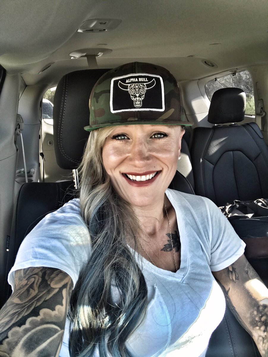 Retweet to wish Canada’s favourite daughter, <a href="/BobsledKaillie/">Kaillie Humphries    OLY</a> all the best in her final two heats tomorrow at the Olympics!!!