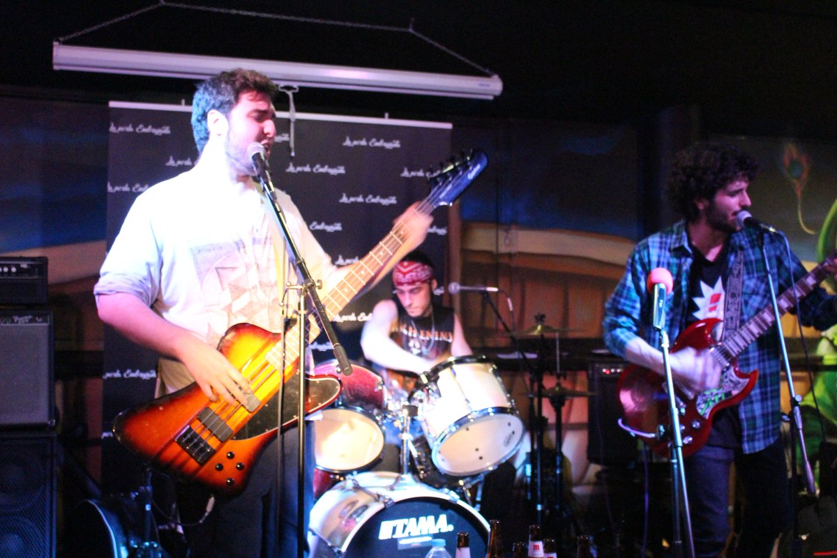 Gran concierto! Gracias a todos los que vinisteis por acompañarnos en esa noche de juerga y música