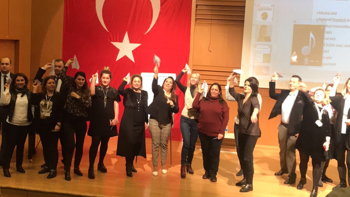LaleMuti's tweet photo. Çocukla  iletişimde oyun ve sanat seminerinde ebeveynler ve öğretmenlerle buluşan değerli hocamız Dr. Bülent Sezgin’e teşekkürlerimizle. https://t.co/ry4KD7PODq