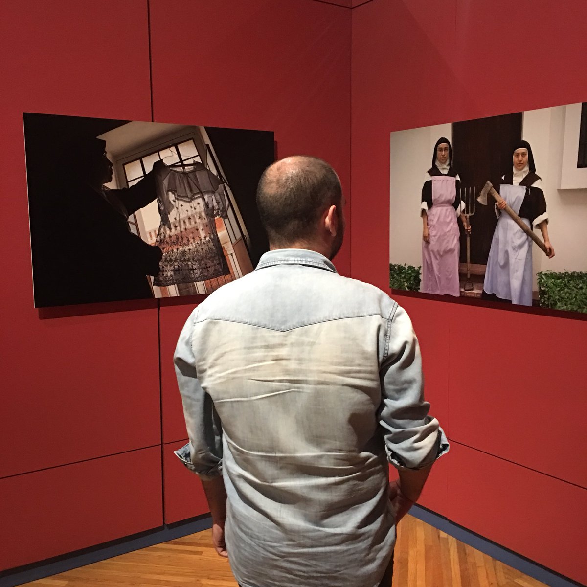 museoarocena's tweet photo. ¿Por qué entrar a un espacio de clausura, a través de la mirada de una fotógrafa y descubrir una práctica que podríamos pensar que ya casi no existe en el siglo XXI?
Visita la expo #CONSAGRADAS de la fotógrafa mexicana #MarcelaTaboada. No te arrepentirás 😉 
#Torreón #Coahuila https://t.co/v6l3m7Qvua