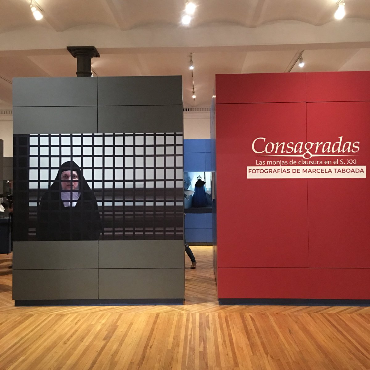 museoarocena's tweet photo. ¿Por qué entrar a un espacio de clausura, a través de la mirada de una fotógrafa y descubrir una práctica que podríamos pensar que ya casi no existe en el siglo XXI?
Visita la expo #CONSAGRADAS de la fotógrafa mexicana #MarcelaTaboada. No te arrepentirás 😉 
#Torreón #Coahuila https://t.co/v6l3m7Qvua