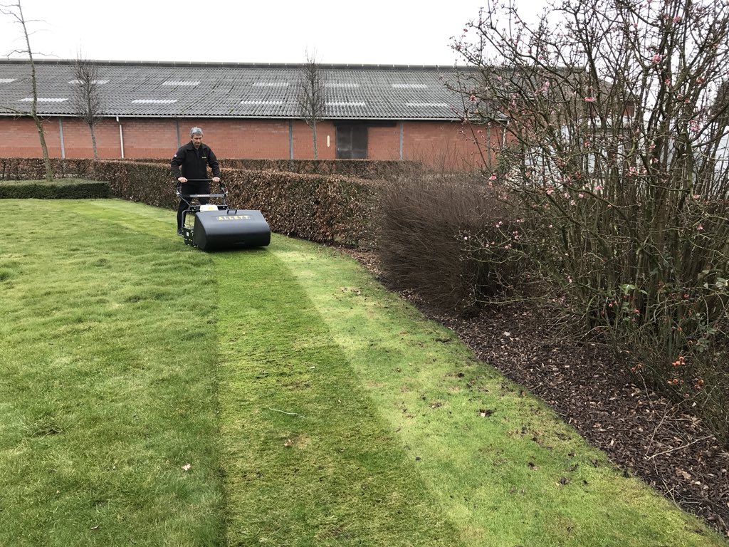 milatigrass's tweet photo. Wij willen @daveallett hartelijk bedanken voor de perfecte demonstratie met de @AllettMowers #Buffalo34 #kooimaaier #passionforgrass
meer info: https://t.co/3BZvZ60GG6 https://t.co/wZScrz6Y3j