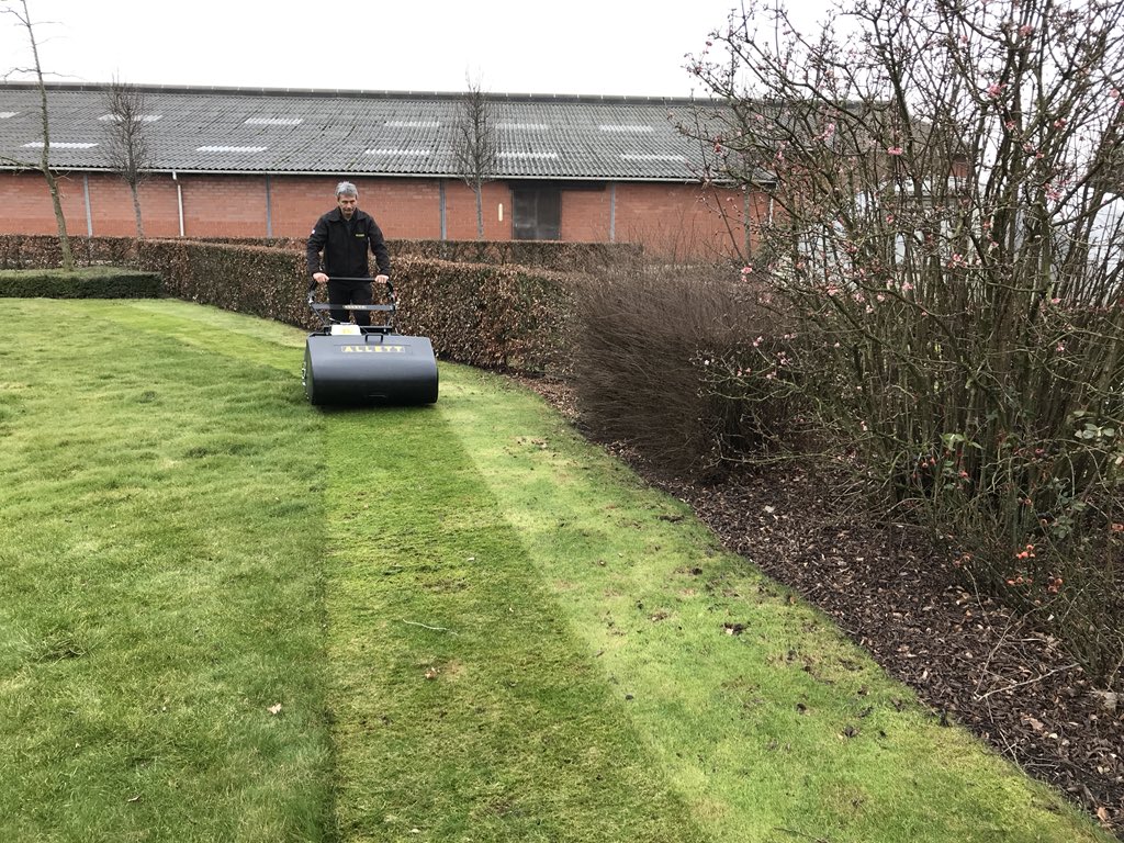 milatigrass's tweet photo. Wij willen @daveallett hartelijk bedanken voor de perfecte demonstratie met de @AllettMowers #Buffalo34 #kooimaaier #passionforgrass
meer info: https://t.co/3BZvZ60GG6 https://t.co/wZScrz6Y3j