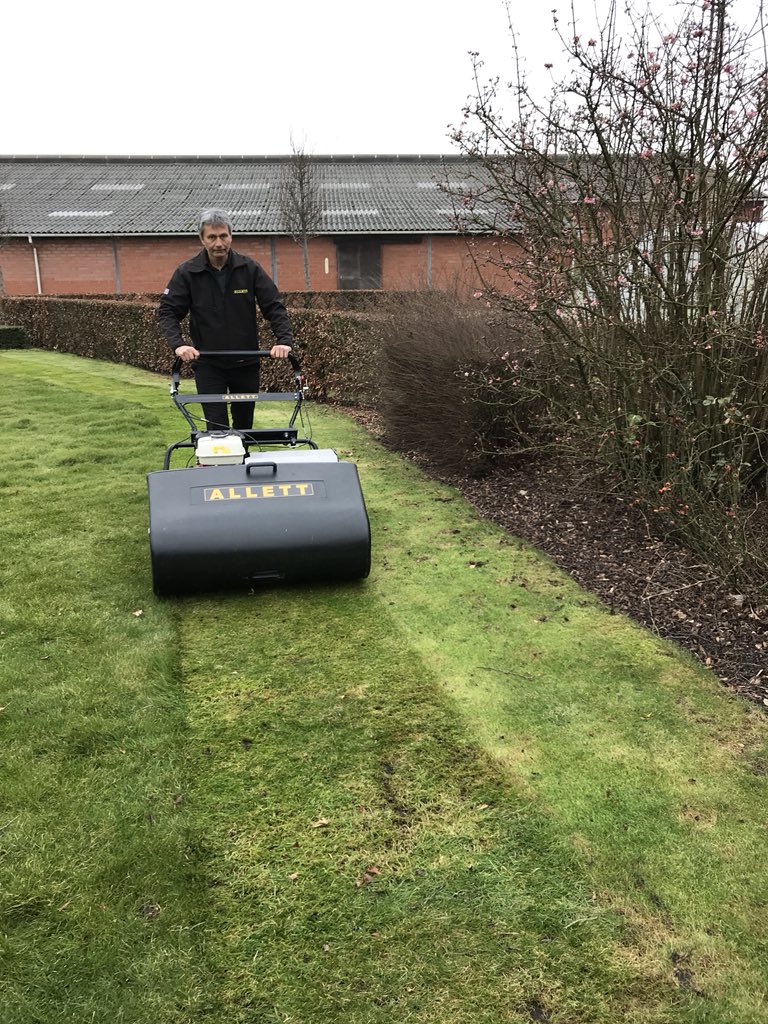 milatigrass's tweet photo. Wij willen @daveallett hartelijk bedanken voor de perfecte demonstratie met de @AllettMowers #Buffalo34 #kooimaaier #passionforgrass
meer info: https://t.co/3BZvZ60GG6 https://t.co/wZScrz6Y3j