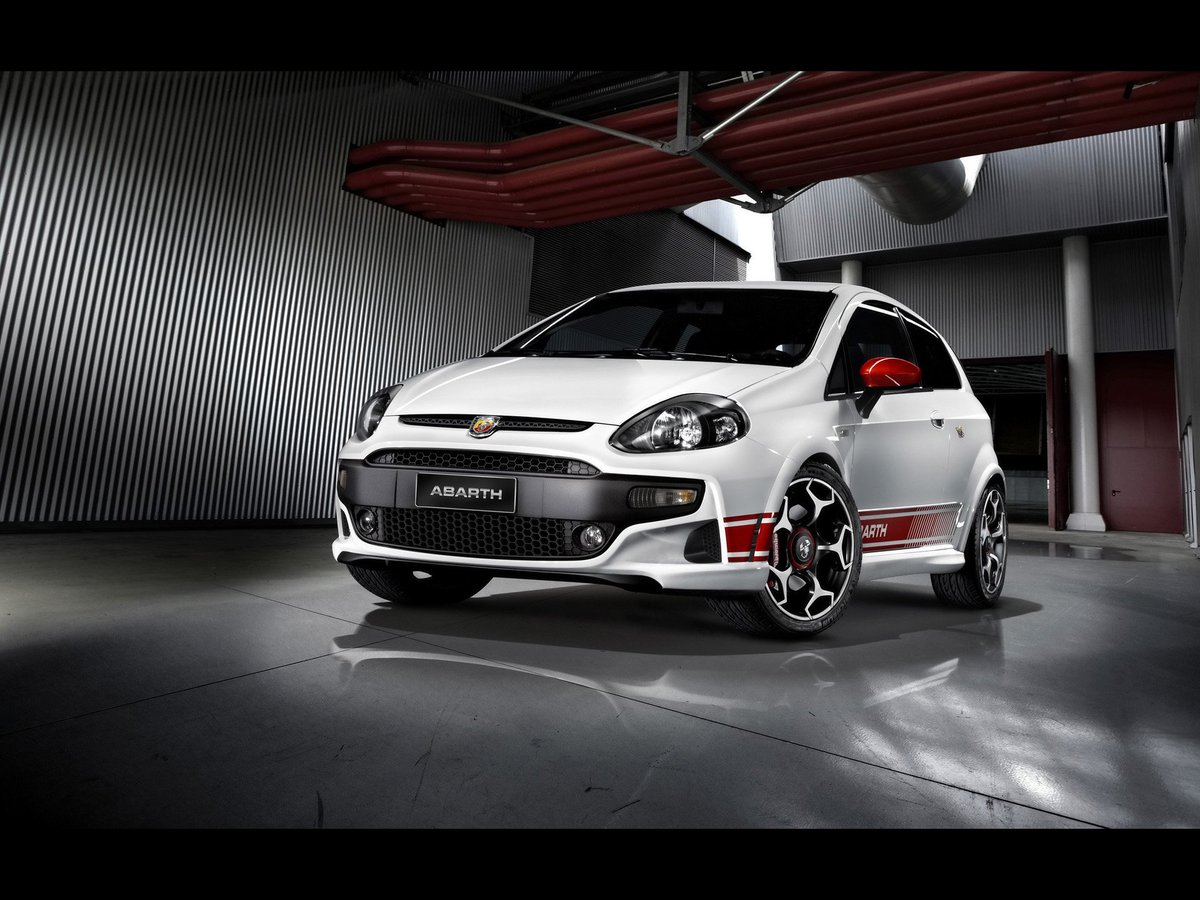 LeggendAuto's tweet photo. #Abarth #Fiat #Punto #Evo. Few years ago... Engine 1.4litres, 16V, #Turbo #Multiair. 180HP, 270 Nm. https://t.co/fugoHdwOhr