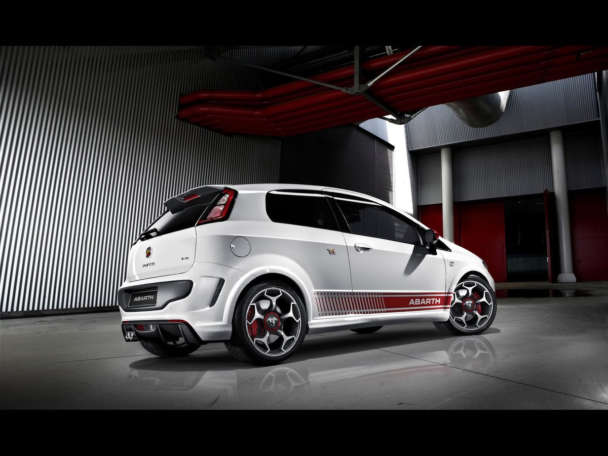 LeggendAuto's tweet photo. #Abarth #Fiat #Punto #Evo. Few years ago... Engine 1.4litres, 16V, #Turbo #Multiair. 180HP, 270 Nm. https://t.co/fugoHdwOhr
