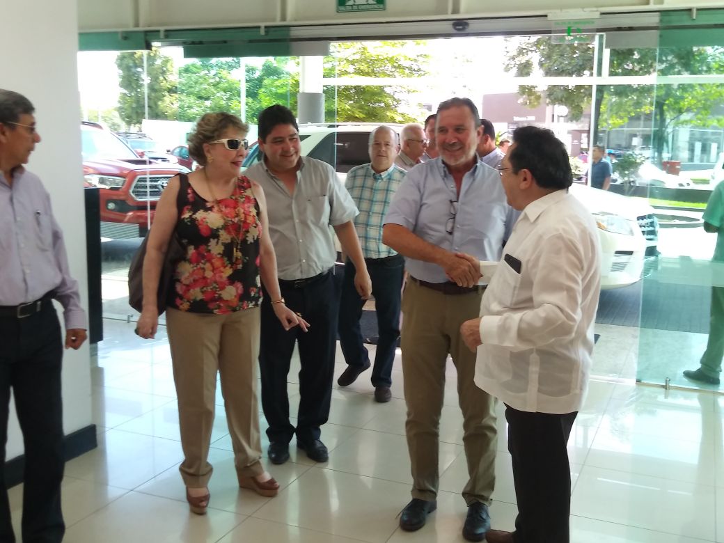 Asi_declaro's tweet photo. #JustoAhora | Asisten empresarios tabasqueños a reunirse con @lopezobrador_. https://t.co/8RqBYWP57N