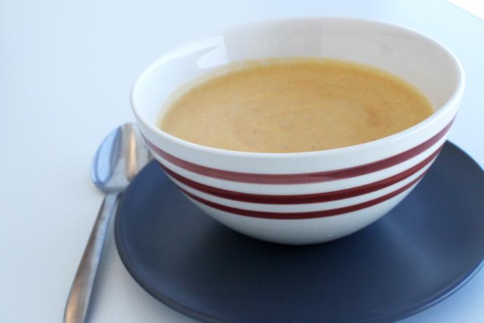 TuftsAlumni's tweet photo. Alum Emily Balk shares the history and recipe for @TuftsDining's famous butternut squash bisque in @wgbh's @CravingBoston #BisqueAlert 🍲https://t.co/u4b4IRXRDq https://t.co/8QvT9YiO0h