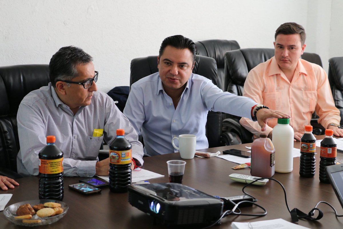SDEyT_Morelos's tweet photo. En sesión del #FIFODEPI impulsamos inversiones estratégicas que apoyen al fortalecimiento y desarrollo comercial de las MiPyMEs de #Morelos. https://t.co/mjdmj2jGb5