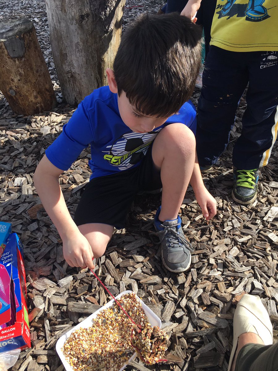 HickeyKdg's tweet photo. Making bird feeders on this warm February day!  #wyandotecs #outdoorsciencelab https://t.co/BpWku3YrKe
