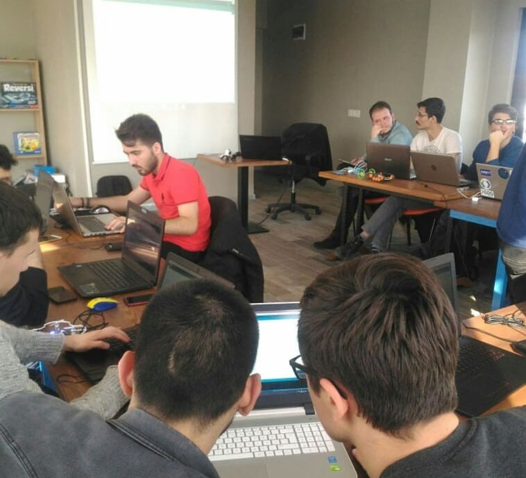 4mTeknoloji's tweet image. @sauiha tarafından Pazar günü merkezimizde düzenlenen "IOT Giriş ve Drone Programlama" eğitimine katılan herkese ve eğitmen Metehan Emlik'e teşekkür ederiz👍 @espcopter #sauiha #droneprogramming #espcopter #iot #arduino #4mteknoloji #bilim #teknoloji #atölye #Sakarya #Adapazarı