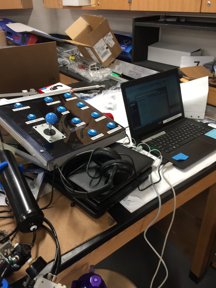frc6591's tweet photo. OMG IT'S BAG DAY!!!

The team is working really hard to have a good working robot!🤖

#Robots #BagDay #STRESS #FIRSTRobotics #Fun #LongBuild https://t.co/BSBGJz5TFN