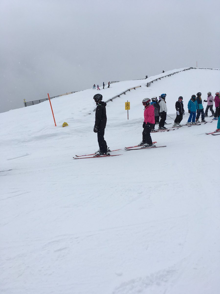 AA_Trips's tweet photo. It was snowy up on top of the mountain today but a brilliant day skiing https://t.co/ikq5Tv4mfx