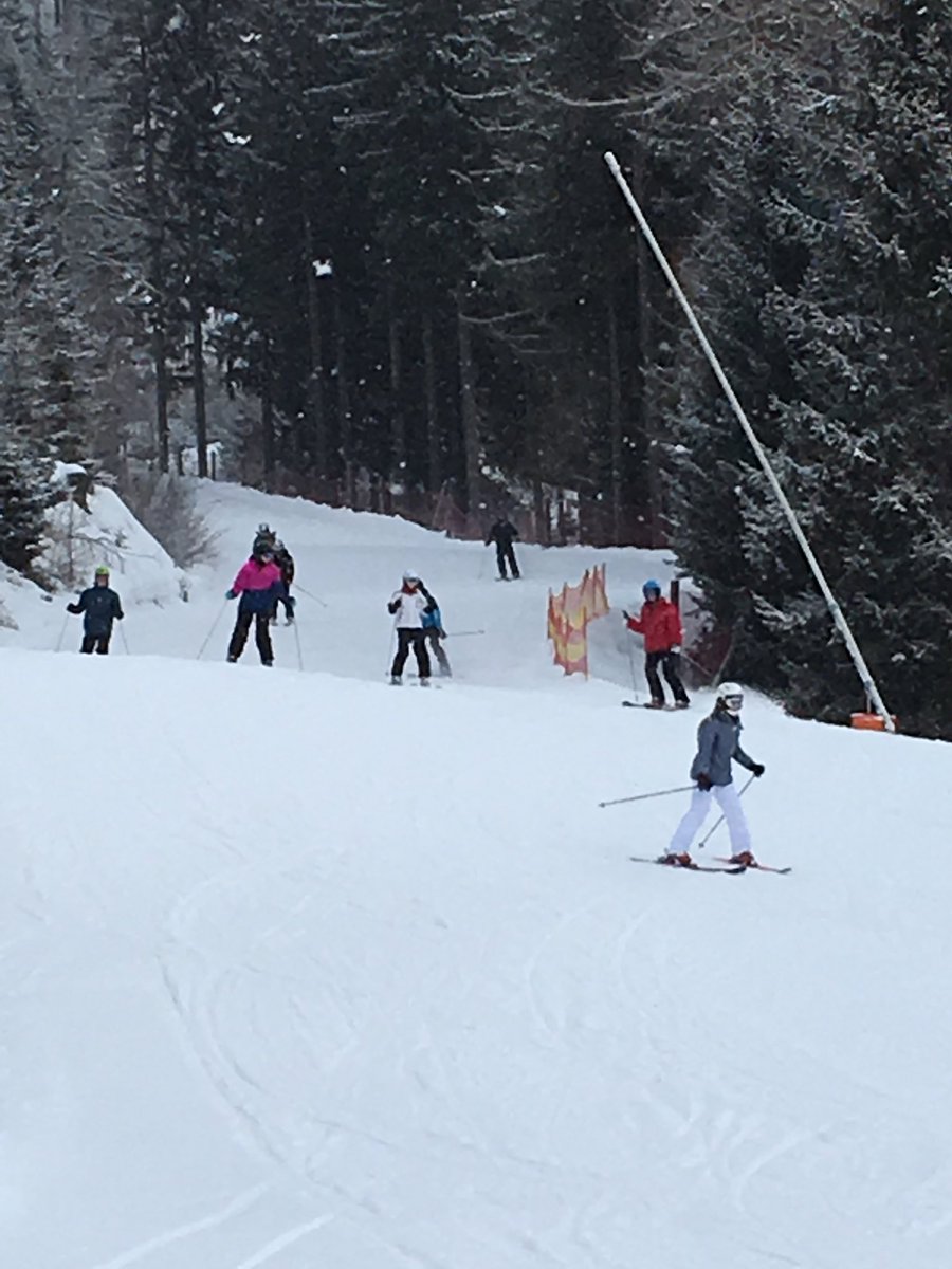 AA_Trips's tweet photo. It was snowy up on top of the mountain today but a brilliant day skiing https://t.co/ikq5Tv4mfx