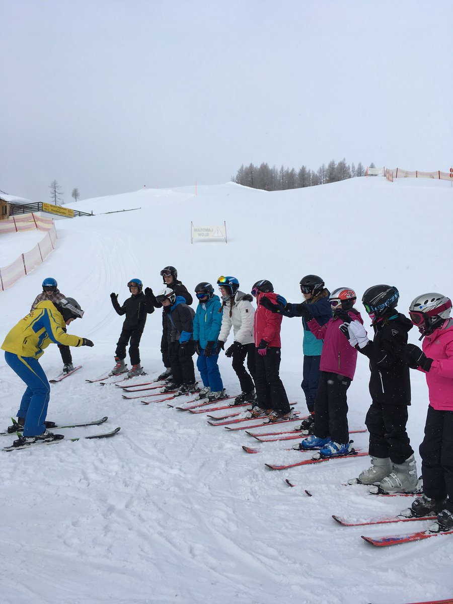 AA_Trips's tweet photo. It was snowy up on top of the mountain today but a brilliant day skiing https://t.co/ikq5Tv4mfx