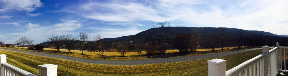 PSUGwen's tweet photo. "I can see for miles an miles." ๐ถ l โค๏ธwarm weather! #71degrees #Feb20 ๐๐ https://t.co/ym2YItN7le