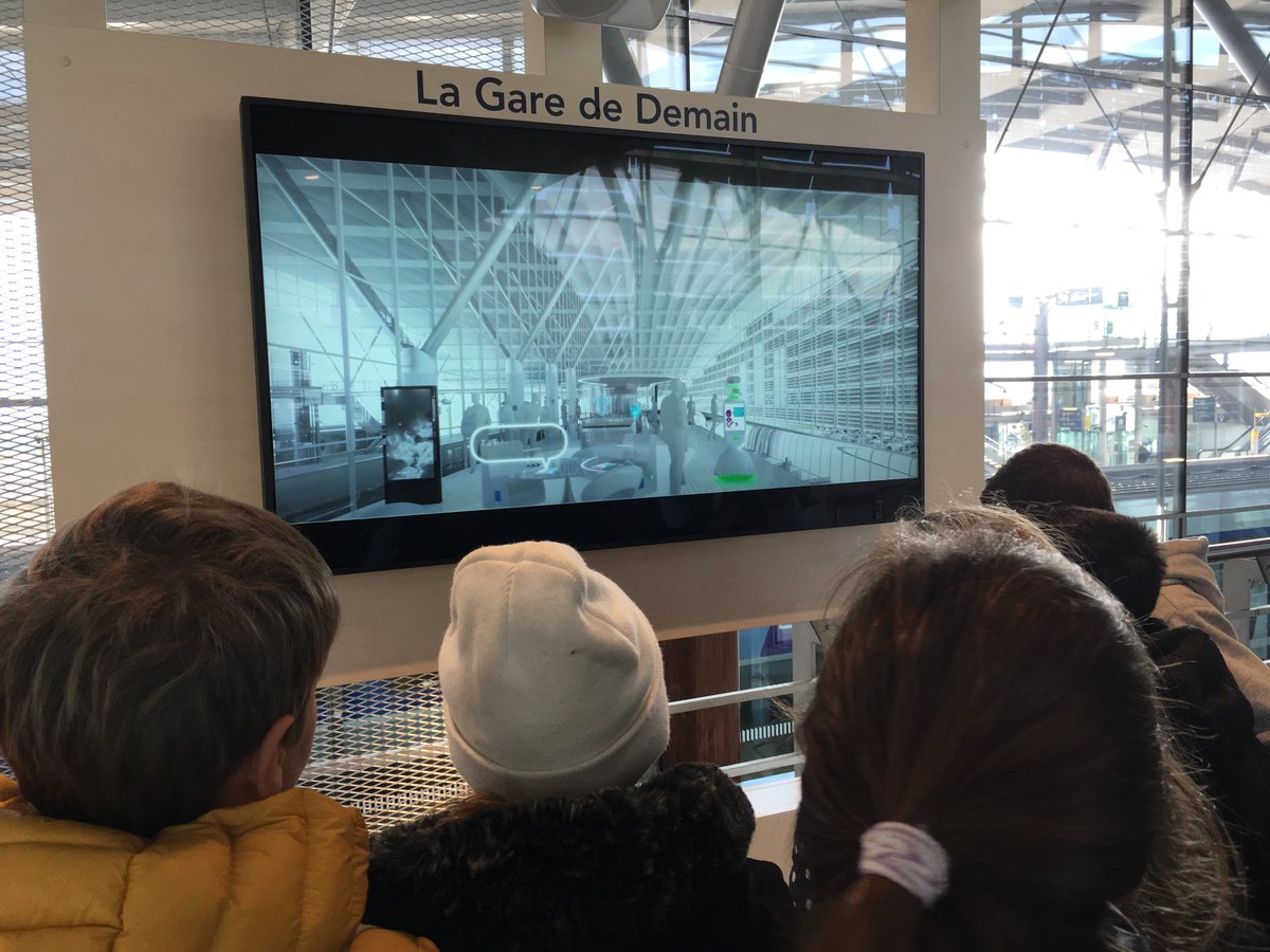 reCreationLab's tweet image. Première inspiration pour les élèves de @CM1_GdeGennes ce lundi : rencontre avec les robots du projet #AIXploration de la gare du futur AIX TGV ! @reCreationLab @thecampProvence