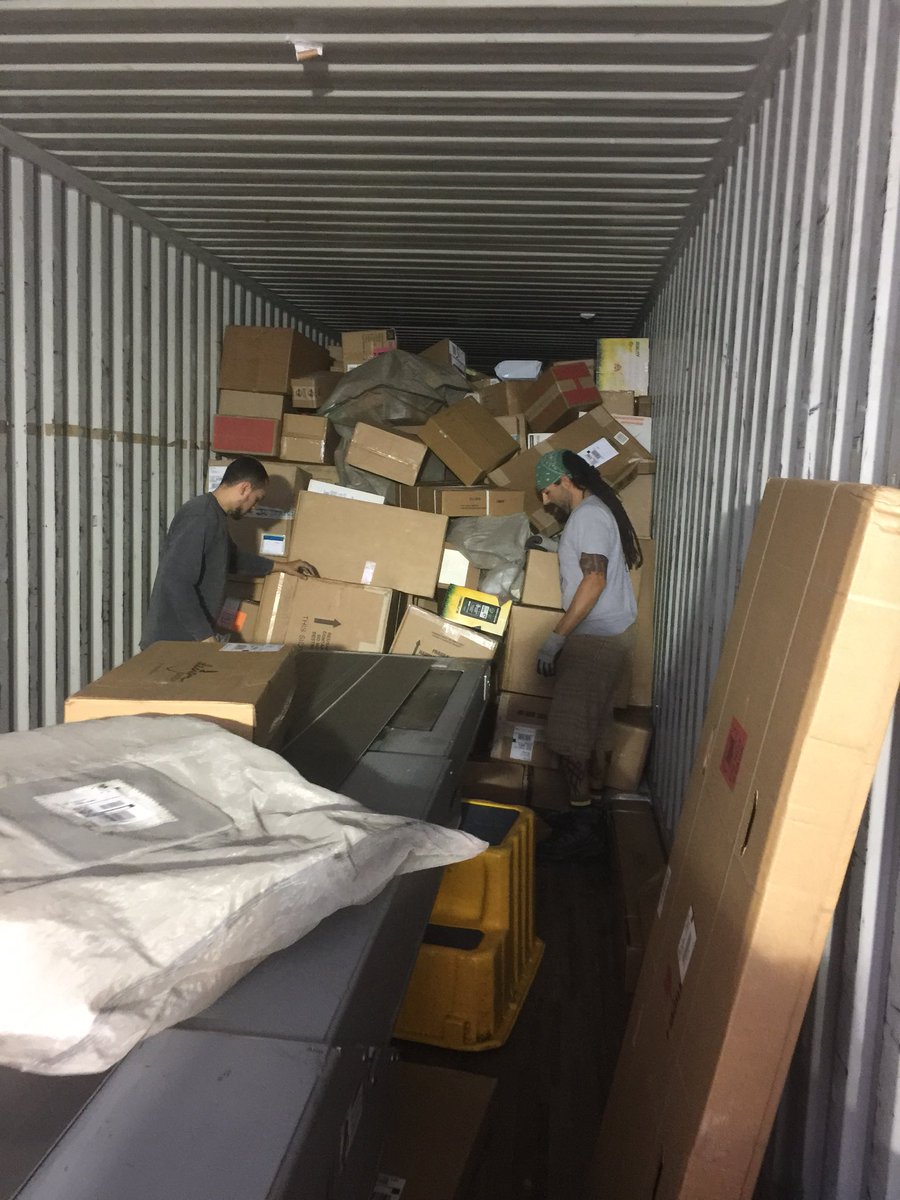 #CaughtSafely Jason and Rueben on the Phoaz D doing a great job working together with the load stand and focusing on top down middle out to keep it safe in the unload. Thanks <a href="/kennethcherry26/">Kenneth</a> @DesertMTUPSers <a href="/TonyTvalencia01/">TONY</a>