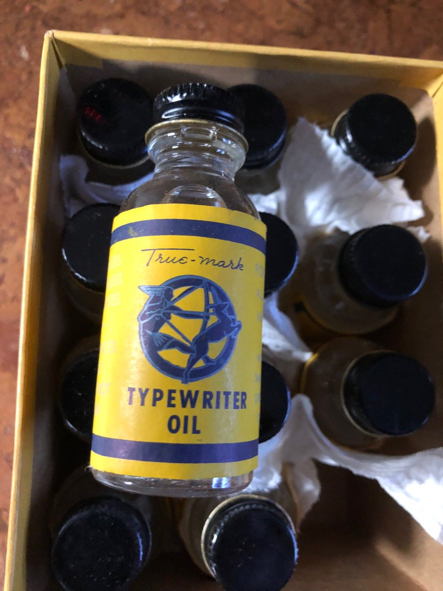 inmycranium's tweet image. mmmmmm....typewriter oil #typewriterlove #oldschool #typewritter