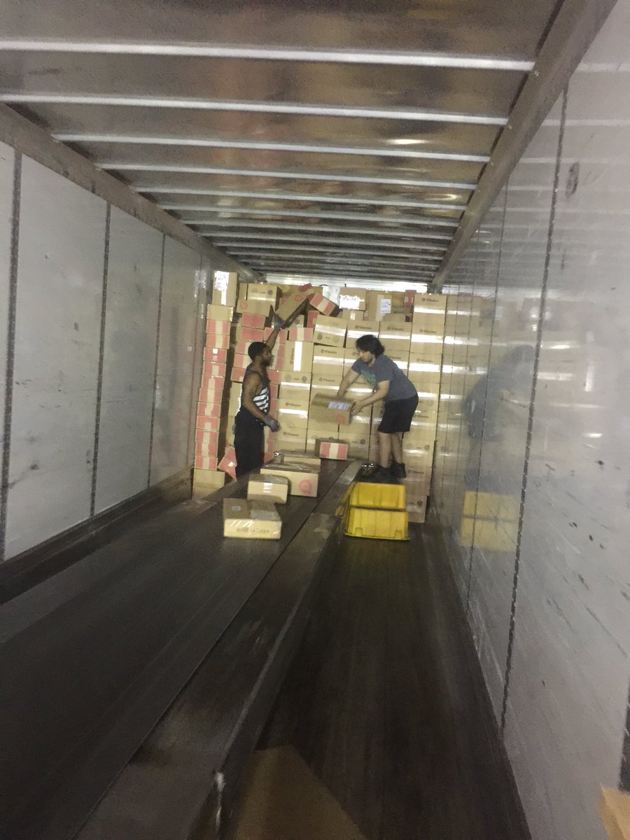 #CaughtSafely Dwayne and Louis Phoenix Day perfect package handling and load stand use to keep themselves safe oh and by the way 94.4 On labels up! Awesome <a href="/kennethcherry26/">Kenneth</a> @DesertMTUPSers <a href="/tony/">tony 장영춘</a> t