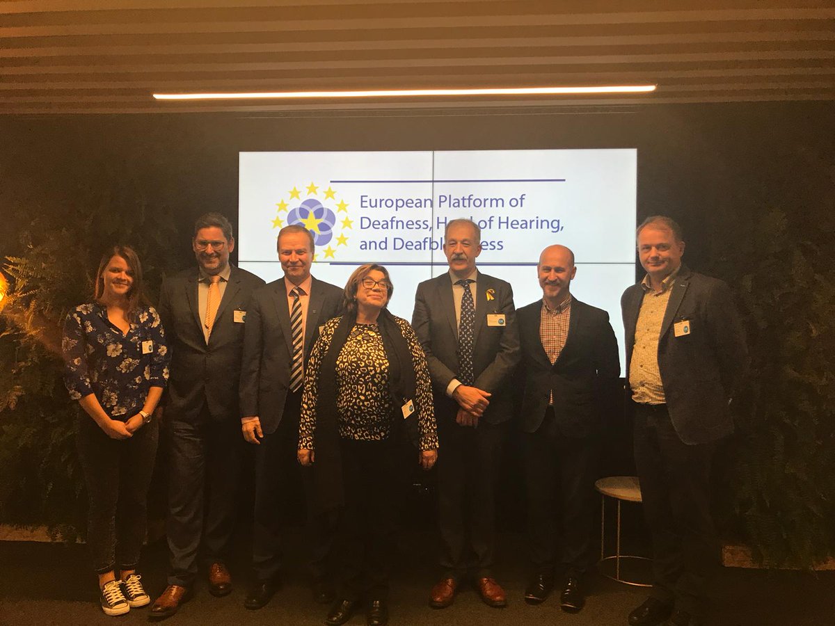 Miembros de la <a href="/EPDHDb/">EPDHDb</a> <a href="/EUDYouth/">EUDY</a> <a href="/EUD_Brussels/">European Union of the Deaf</a> <a href="/eurociu/">EURO-CIU</a> <a href="/EDbN_org/">EDbN</a> y <a href="/efhoh/">EFHOH</a> con  <a href="/hminto/">Hector Minto</a> responsable de accesibilidad de <a href="/MicrosoftEU/">Microsoft European Affairs</a> al finalizar el evento de hoy #ACT (Accessibility Communication Today) en el que participaron <a href="/alexmoledo/">Alejandro Moledo</a> #EmmanuelleGrange #ImmaculadaPlasencia