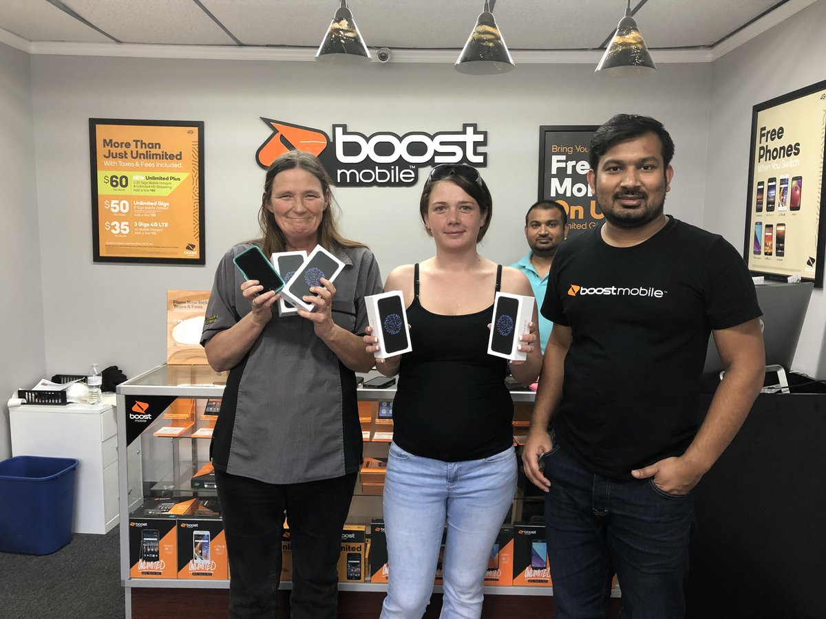 tkirk44's tweet image. Bye bye Metro. 4/$100 and 4 new iPhones. @shawnatspg @ThomasSPG