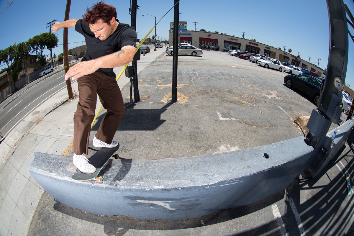 Vans_Py's tweet photo. ¿Y tus movimientos? ¿Son tan arriesgados como este #VansBoy? https://t.co/3VzOMTT5gU
