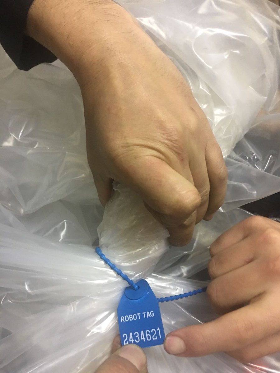 [ENG]We optimized our robot until the time of "Bag and Tag" and today we did the "Bag and Tag" application. We wish all teams to succeed in this season.

#sampiyondesteginlesanfranciscoda #sampiyonaortakol #sanfranciscoregional #fyukselfound #first #frc #robots #bagandtag