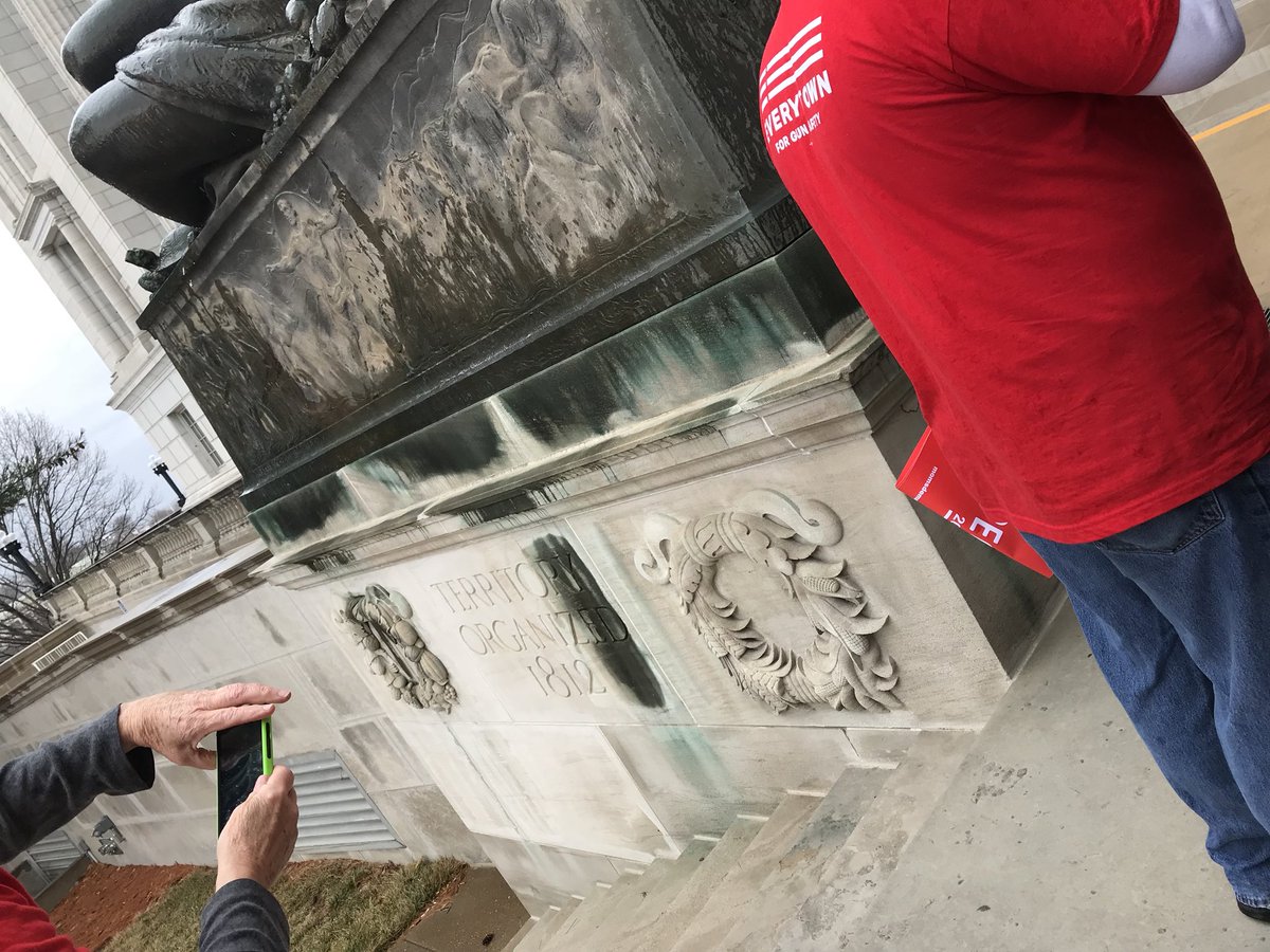 itscassxlynn's tweet photo. pt 3 #MomsDemand #DadsDemand #StudentsDemandAction #gunviolence #SchoolShootings #NeverAgain @MomsDemand #MOleg @DadsDemand πΉπππ»ππΌπΌ https://t.co/yZH7Q3zmSP