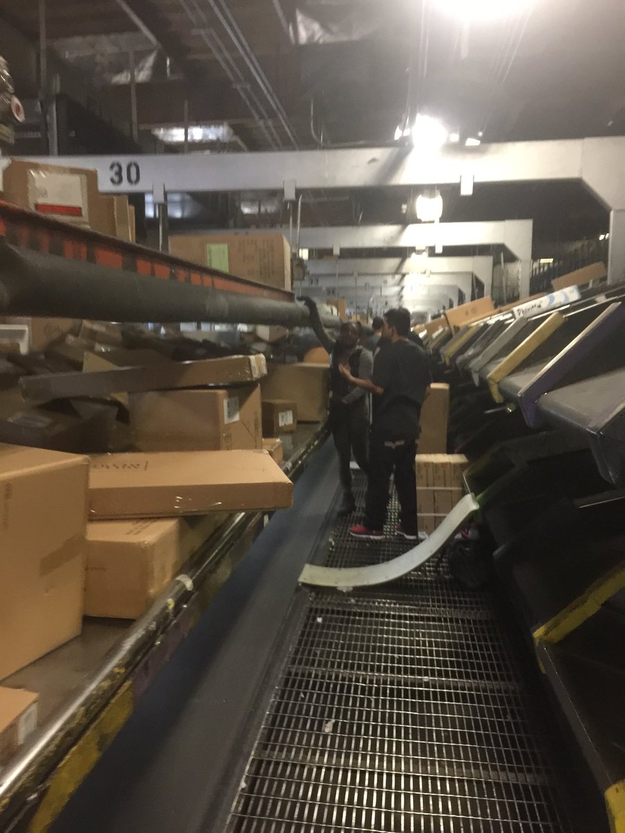 #CaughtSafely Serena and Rick on the Phoaz D Sort aisle helping each other with top belt and awkward packages to make it safer for each other! Thanks <a href="/kennethcherry26/">Kenneth</a> @DesertMTUPSers <a href="/TonyTvalencia01/">TONY</a>