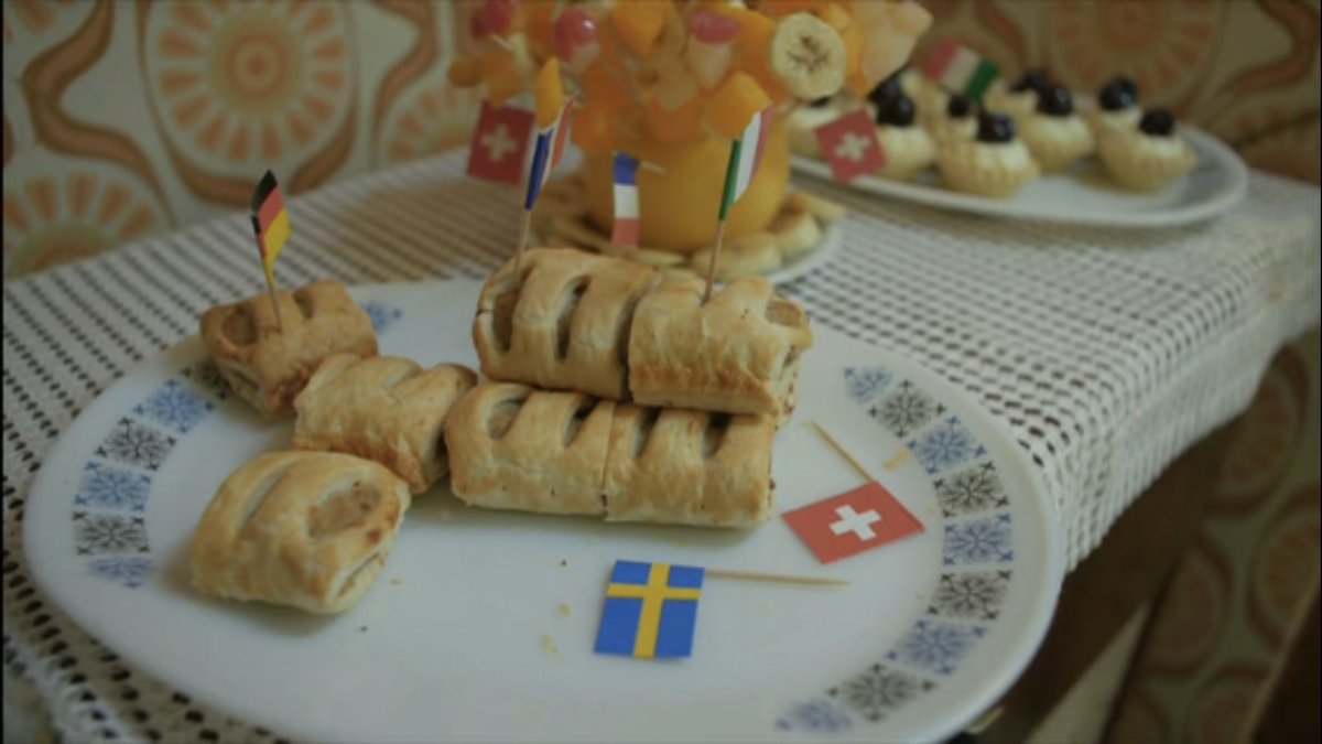 AuntiePegg's tweet image. My favourite kind of party. Cheese n Pineapple on a stick and a Babycham 😏 #BackInTimefortea