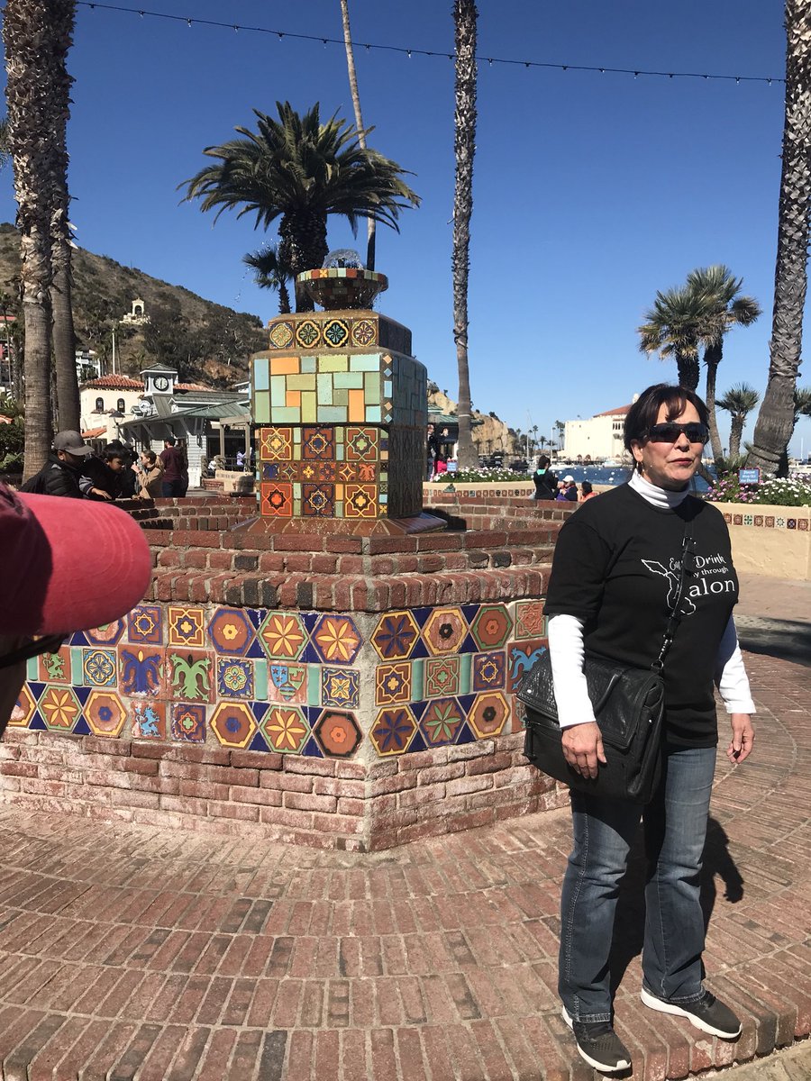 Lilly from @CatalinaFoodie explaining the history of #Catalina tile & other cultural facts.