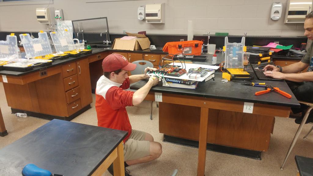 HillcatRobotics's tweet photo. #hdhspride #hillcat robotics
Last days of the build season https://t.co/UdnX8BwMnz