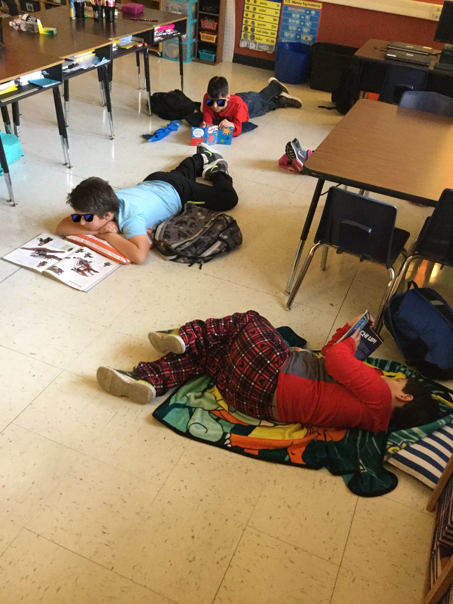 SalasRdg's tweet photo. Gray skies make us want to drop everything &amp; read! @WardWranglers 3rd graders are logging in their minutes #NCAA #ReadToTheFinalFour #NISDInspired https://t.co/MZ0CRnVKVE